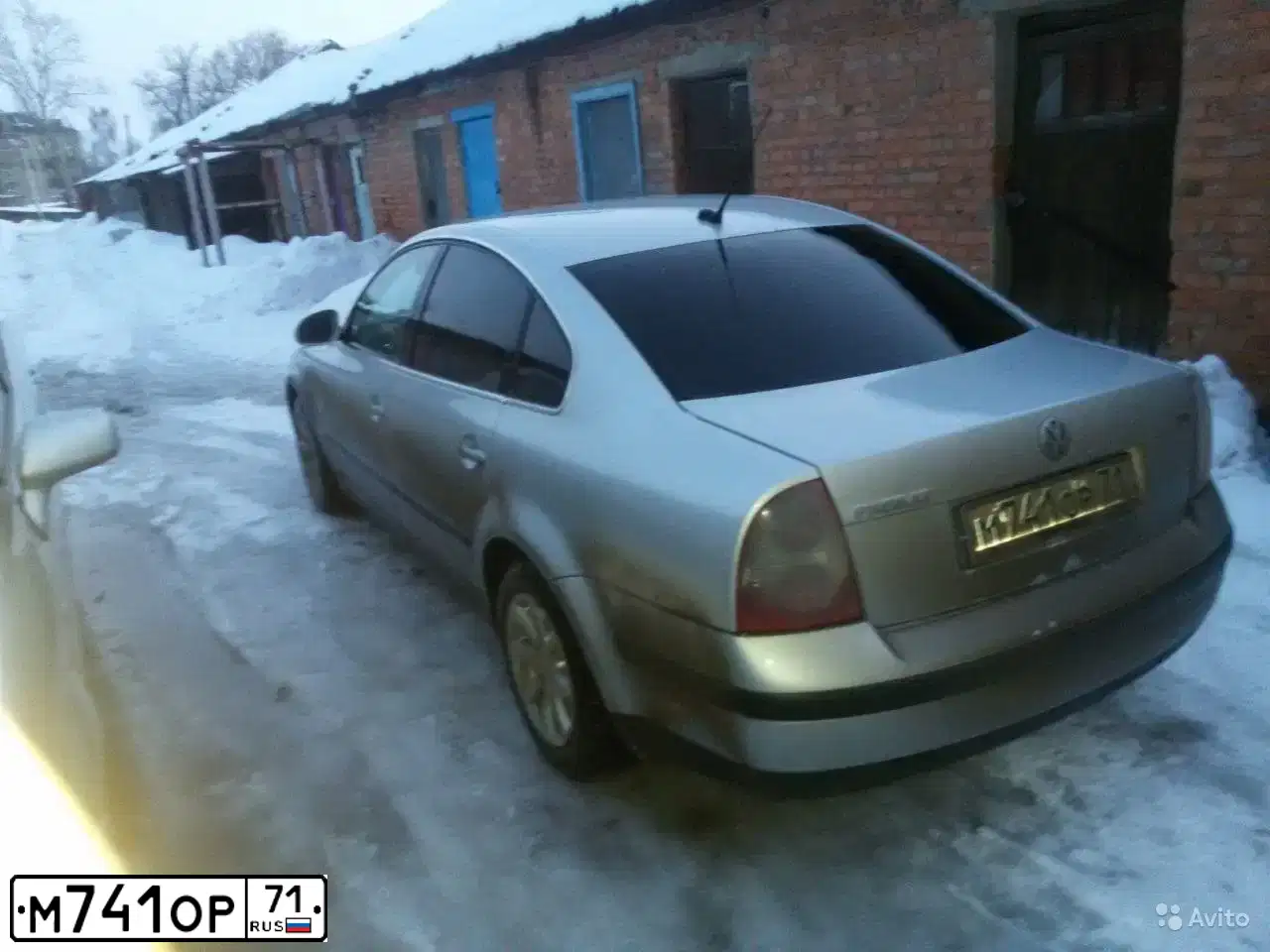 Фото автомобиля VOLKSWAGEN PASSAT, 2004 — госномер Е761СХ57. Цвет: СЕРЕБРИСТЫЙ
