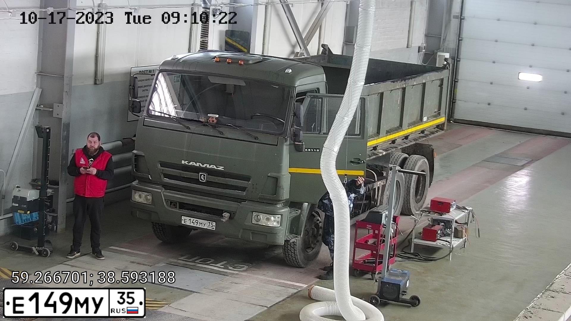 Фото автомобиля KAMAZ 65115 /6X4/, 2013 — госномер Е149МУ35. Цвет: ЗАЩИТНЫЙ