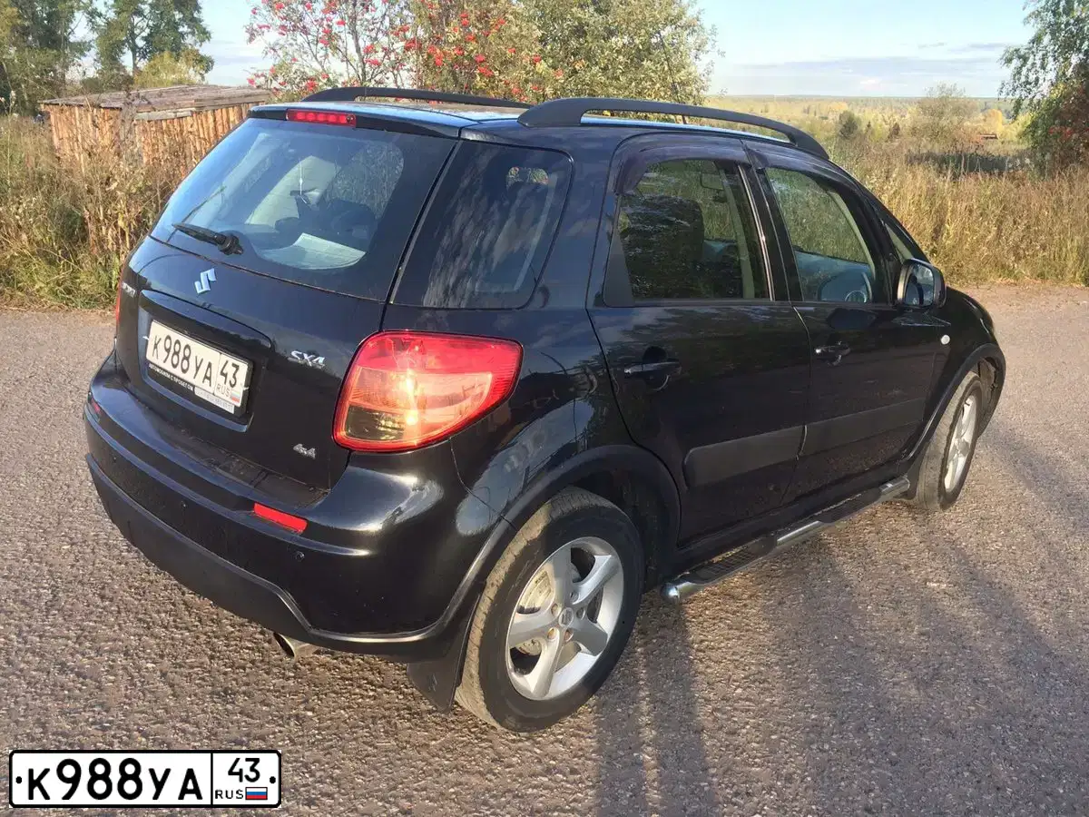 Фото автомобиля SUZUKI SX 4, 2006 — госномер К988УА43. Цвет: ЧЕРНЫЙ
