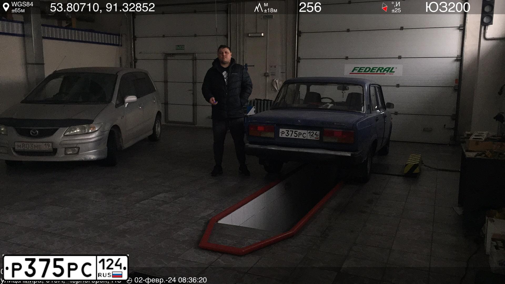 Фото автомобиля LADA 2107, 2006 — госномер Р375РС124. Цвет: синий