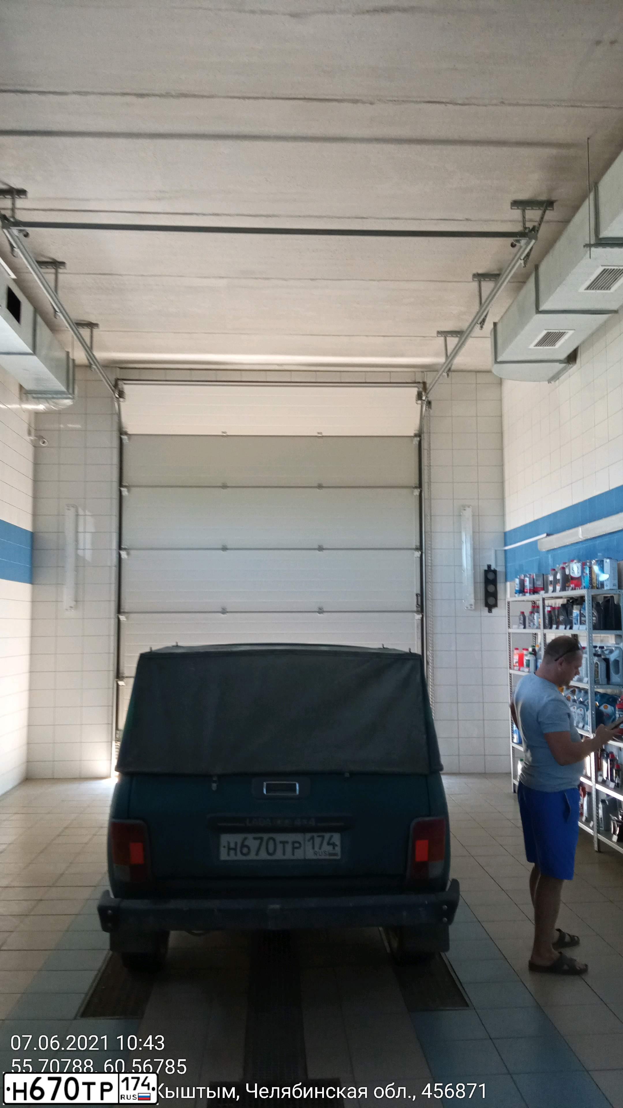 Фото автомобиля LADA 2329 NIVA, 2000 — госномер М566ЕЕ774. Цвет: ЗЕЛЕНЫЙ