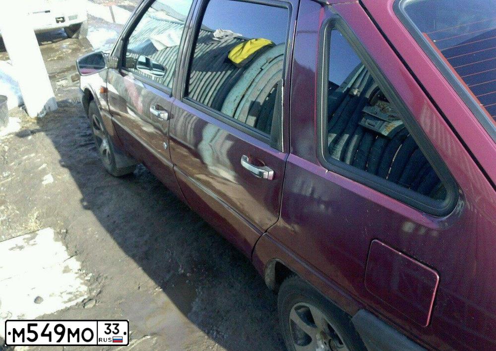 Фото автомобиля IZH 2126, 2002 — госномер Е909ЕН33. Цвет: Красный