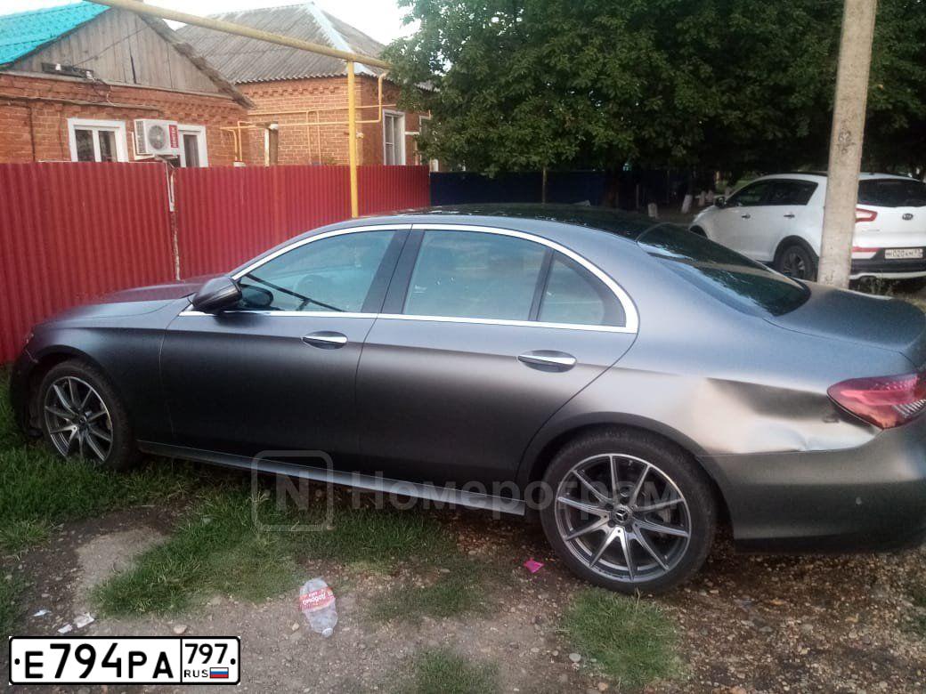 Фото автомобиля MERCEDES-BENZ E-CLASS Е 300 D 4МАТIС, 2022 — госномер Е794РА797. Цвет: СЕРЫЙ