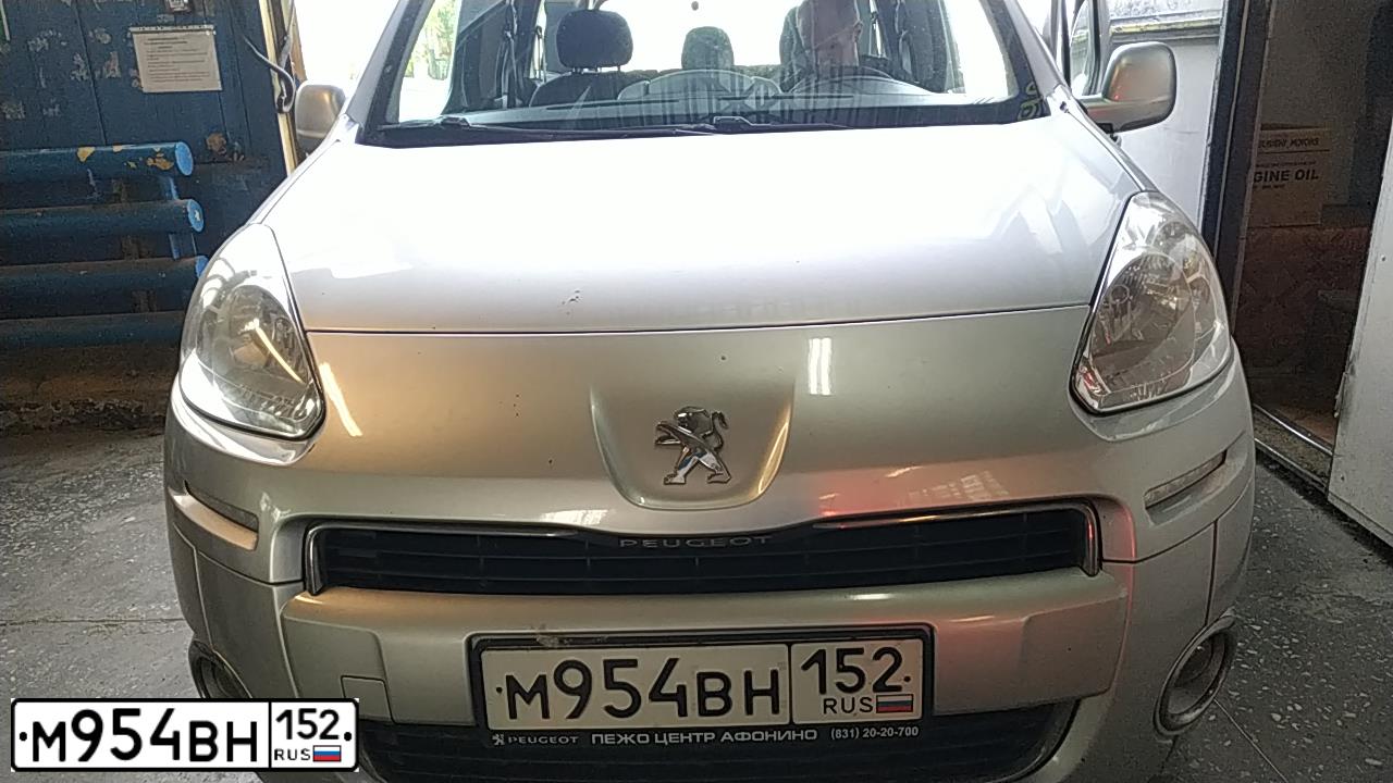 Фото автомобиля PEUGEOT PARTNER, 2012 — госномер М954ВН152. Цвет: серебристый