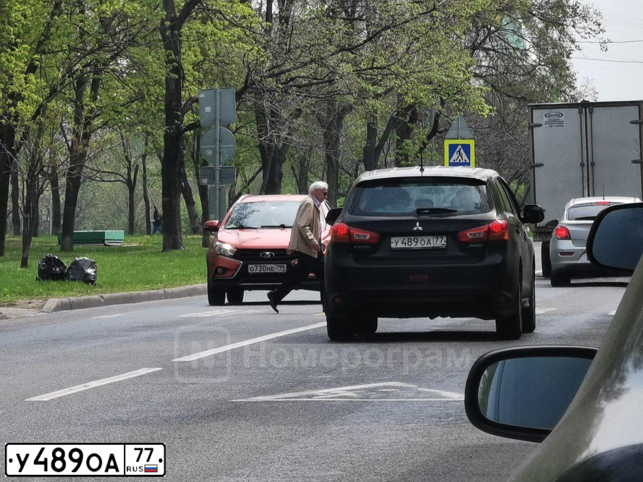 Фото автомобиля MITSUBISHI ASX, 2013 — госномер У489ОА77. Цвет: ЧЕРНЫЙ