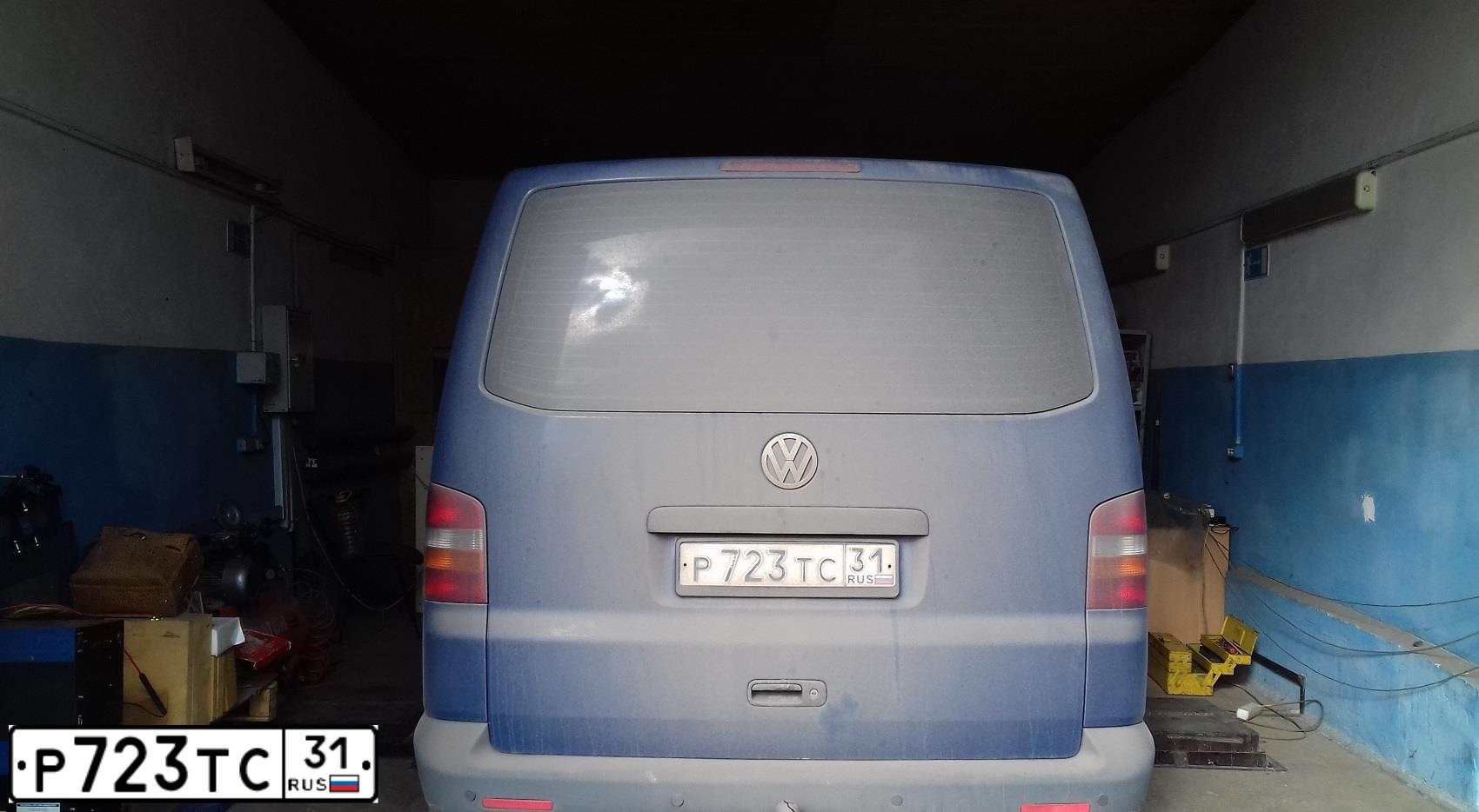Фото автомобиля VOLKSWAGEN TRANSPORTER, 2004 — госномер А433РУ177. Цвет: синий
