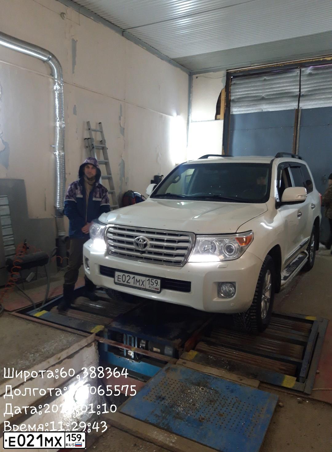 Фото автомобиля TOYOTA LANDCRUISER, 2015 — госномер Е100РМ159. Цвет: ТЕМНО-СЕРЫЙ
