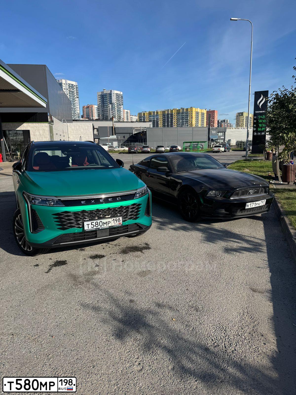 Фото автомобиля EXEED RX, 2023 — госномер Т580МР198. Цвет: ЗЕЛЕНЫЙ