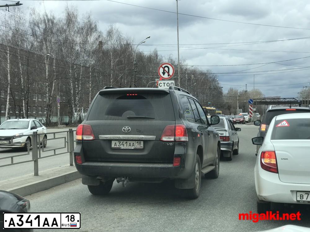 Фото автомобиля TOYOTA LANDCRUISER 200, 2012 — госномер А341АА18. Цвет: ЧЕРНЫЙ