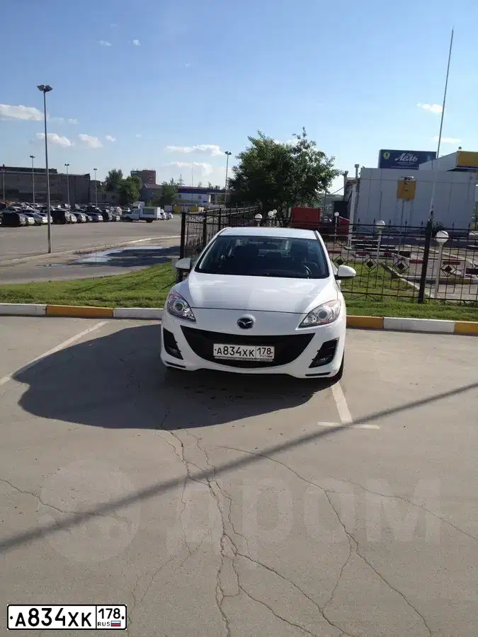 Фото автомобиля MAZDA 3, 2010 — госномер Р735УХ22. Цвет: БЕЛЫЙ