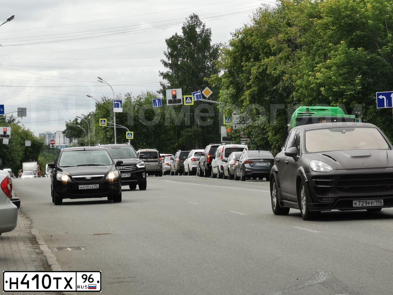 Фото автомобиля FORD FOCUS, 2008 — госномер Н410ТХ96. Цвет: ЧЕРНЫЙ