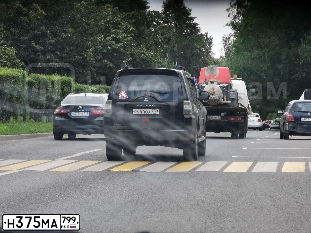 Фото автомобиля TOYOTA CAMRY, 2018 — госномер Т630ВВ790. Цвет: ТЕМНО-СИНИЙ МЕТАЛИК
