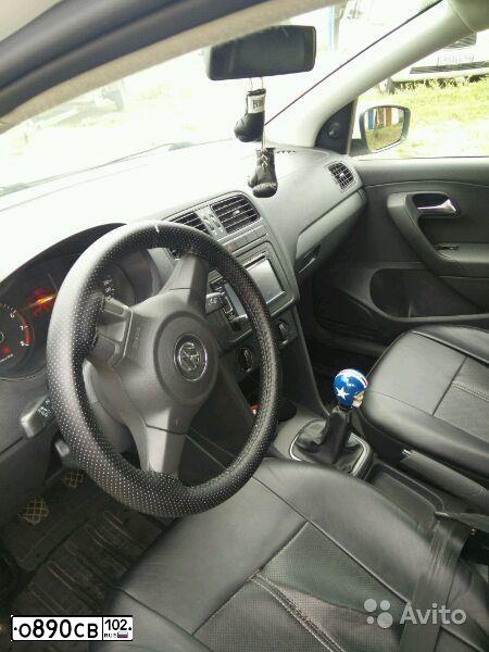 Фото автомобиля VOLKSWAGEN POLO, 2013 — госномер О890СВ102. Цвет: Белый