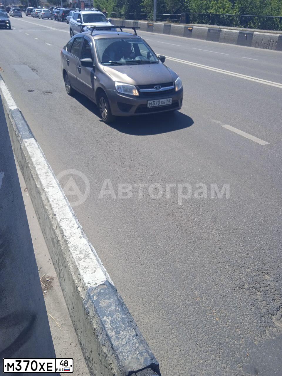 Фото автомобиля LADA 2191 GRANTA, 2017 — госномер М370ХЕ48. Цвет: Золотисто-коричневый