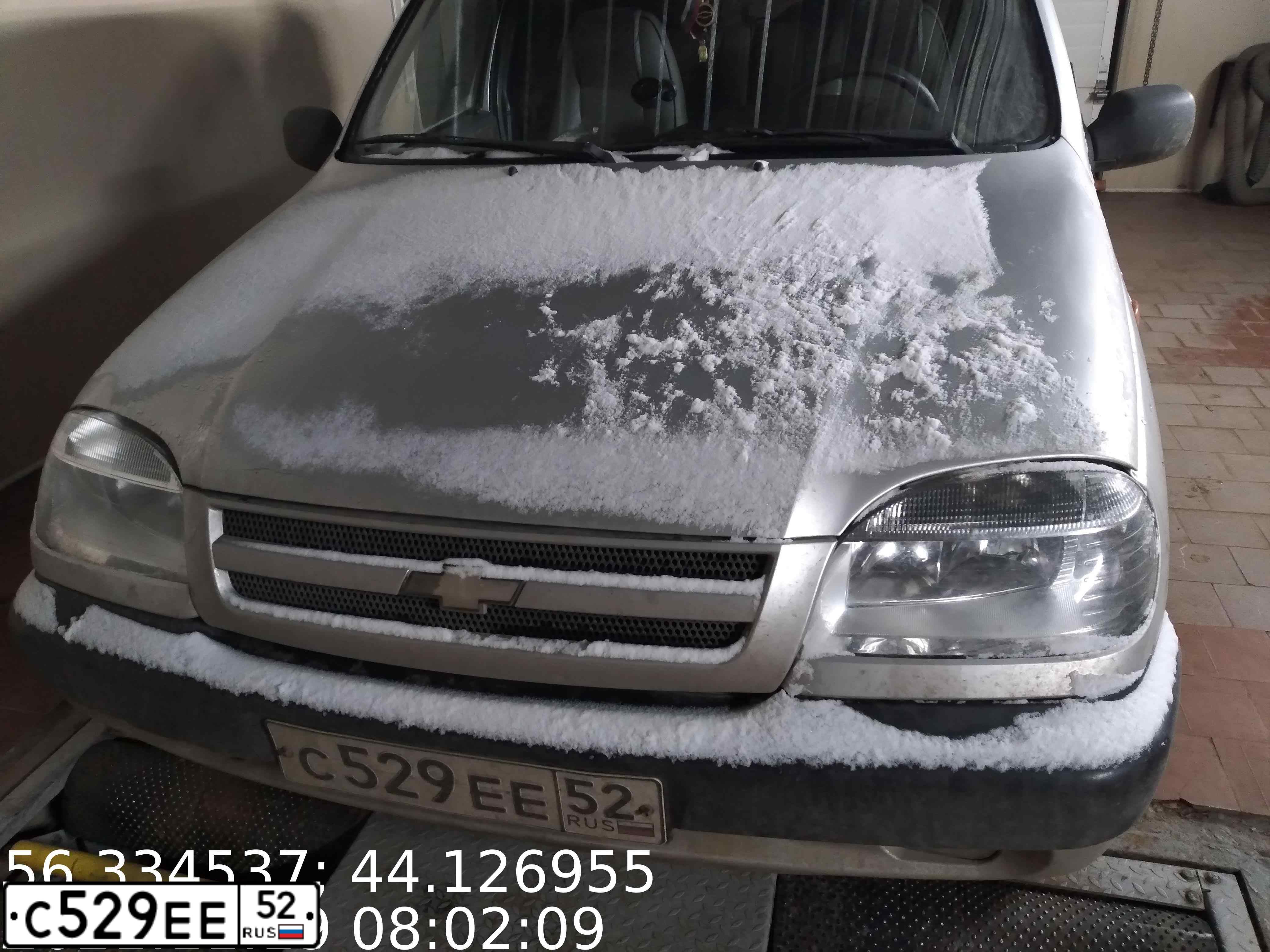 Фото автомобиля CHEVROLET NIVA, 2003 — госномер С529ЕЕ52. Цвет: СВЕТЛО-СЕРЫЙ