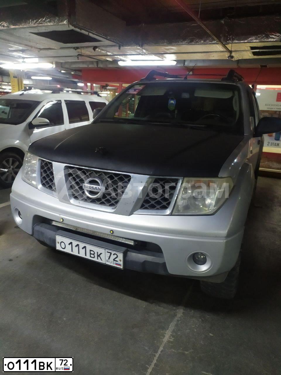Фото автомобиля NISSAN NAVARA, 2006 — госномер О111ВК72. Цвет: СЕРЕБРИСТЫЙ