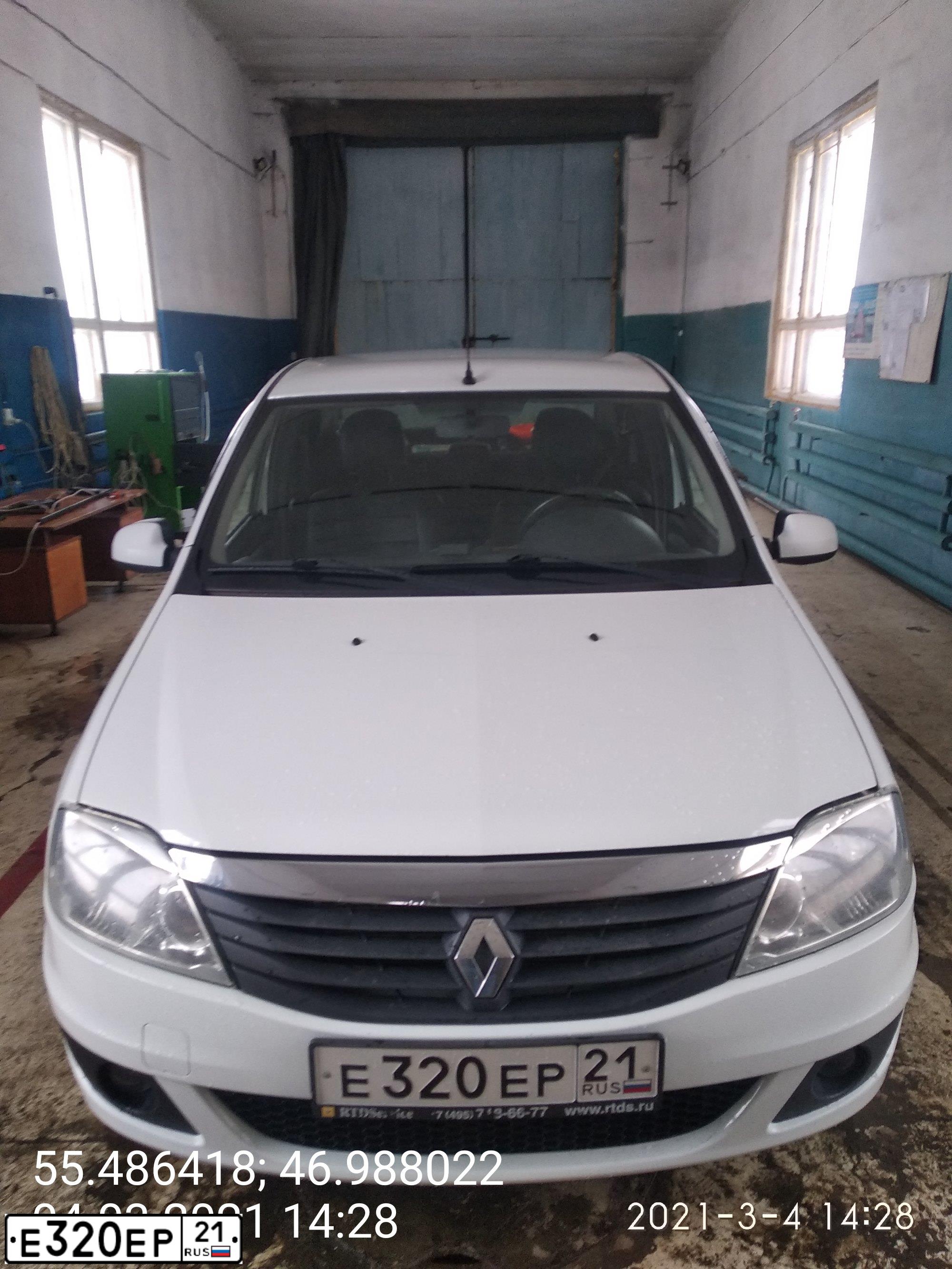 Фото автомобиля RENAULT LOGAN, 2014 — госномер Е320ЕР21. Цвет: Белый
