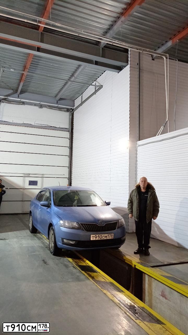 Фото автомобиля SKODA RAPID, 2016 — госномер С003ТК198. Цвет: СИНИЙ