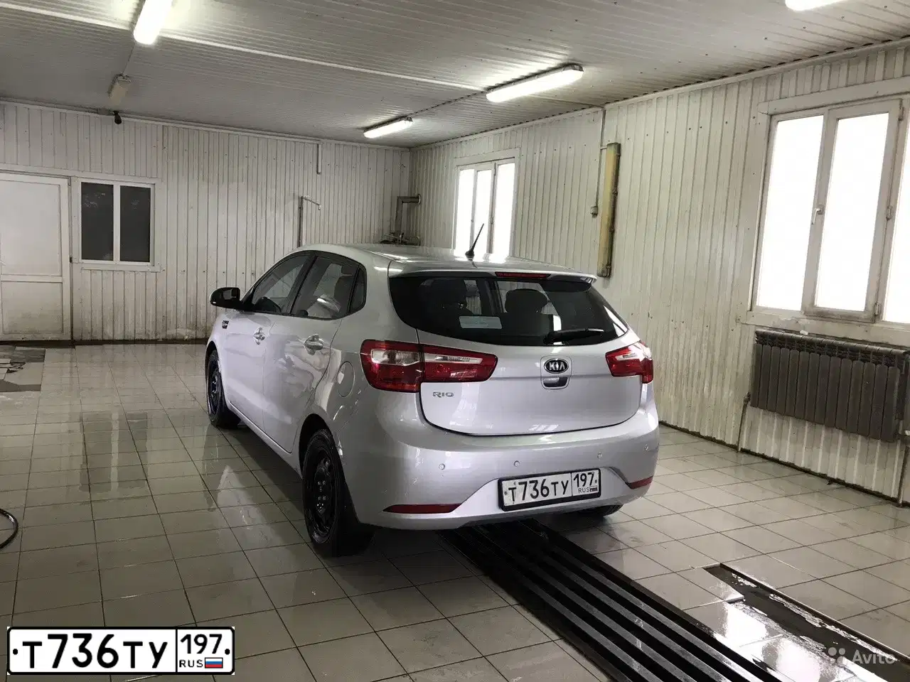 Фото автомобиля KIA RIO, 2012 — госномер О294МК06. Цвет: СЕРЕБРИСТЫЙ