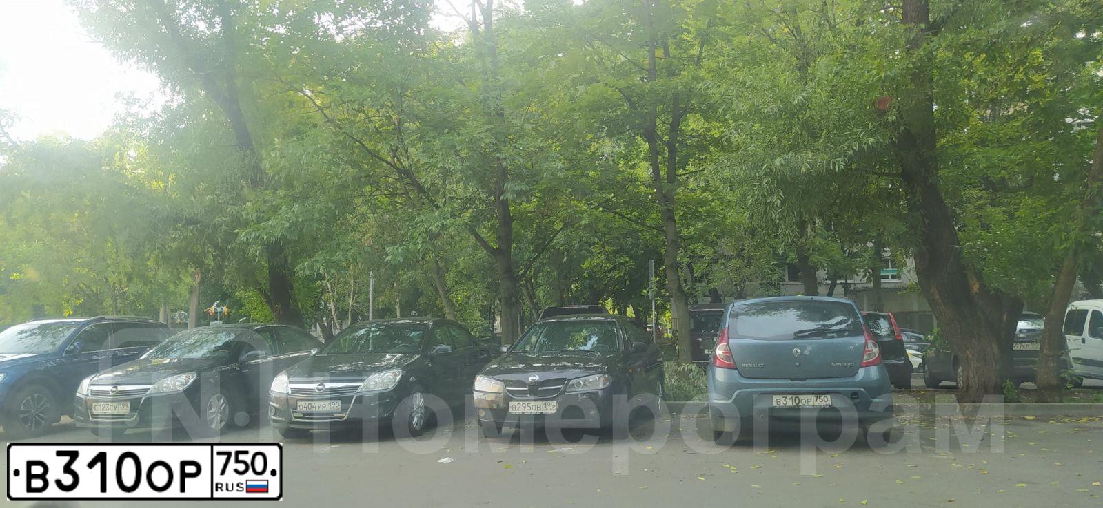 Фото автомобиля RENAULT SANDERO, 2011 — госномер В310ОР750. Цвет: СИНИЙ