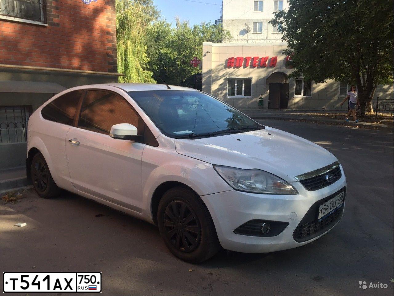 Фото автомобиля FORD FOCUS, 2009 — госномер У744ХТ161. Цвет: Белый