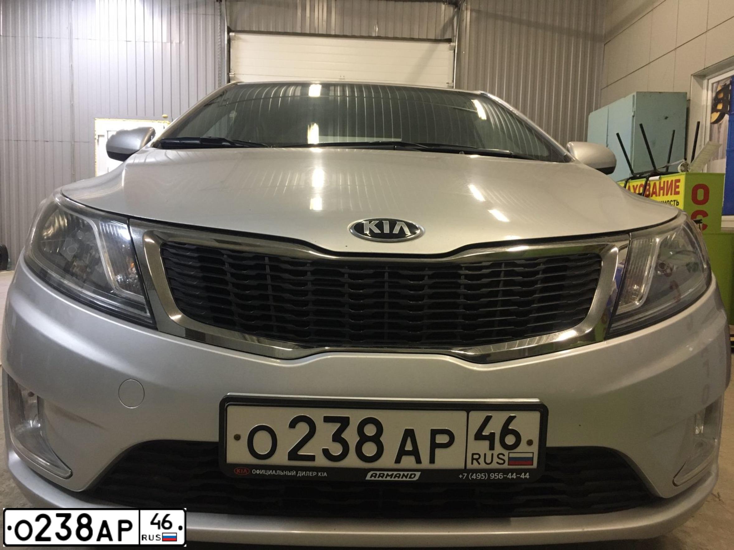 Фото автомобиля KIA RIO, 2014 — госномер О238АР46. Цвет: Серебристый