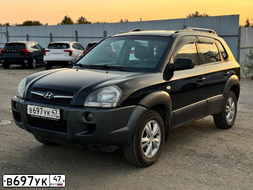 Фото автомобиля HYUNDAI TUCSON, 2008 — госномер У868ЕС47. Цвет: ЧЕРНЫЙ