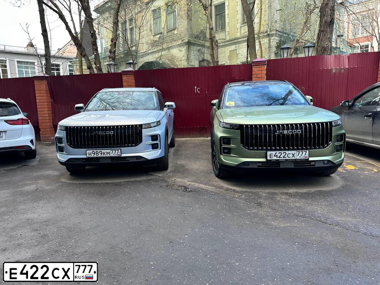 Фото автомобиля KIA SOUL, 2016 — госномер Е422СХ777. Цвет: ЧЕРНЫЙ