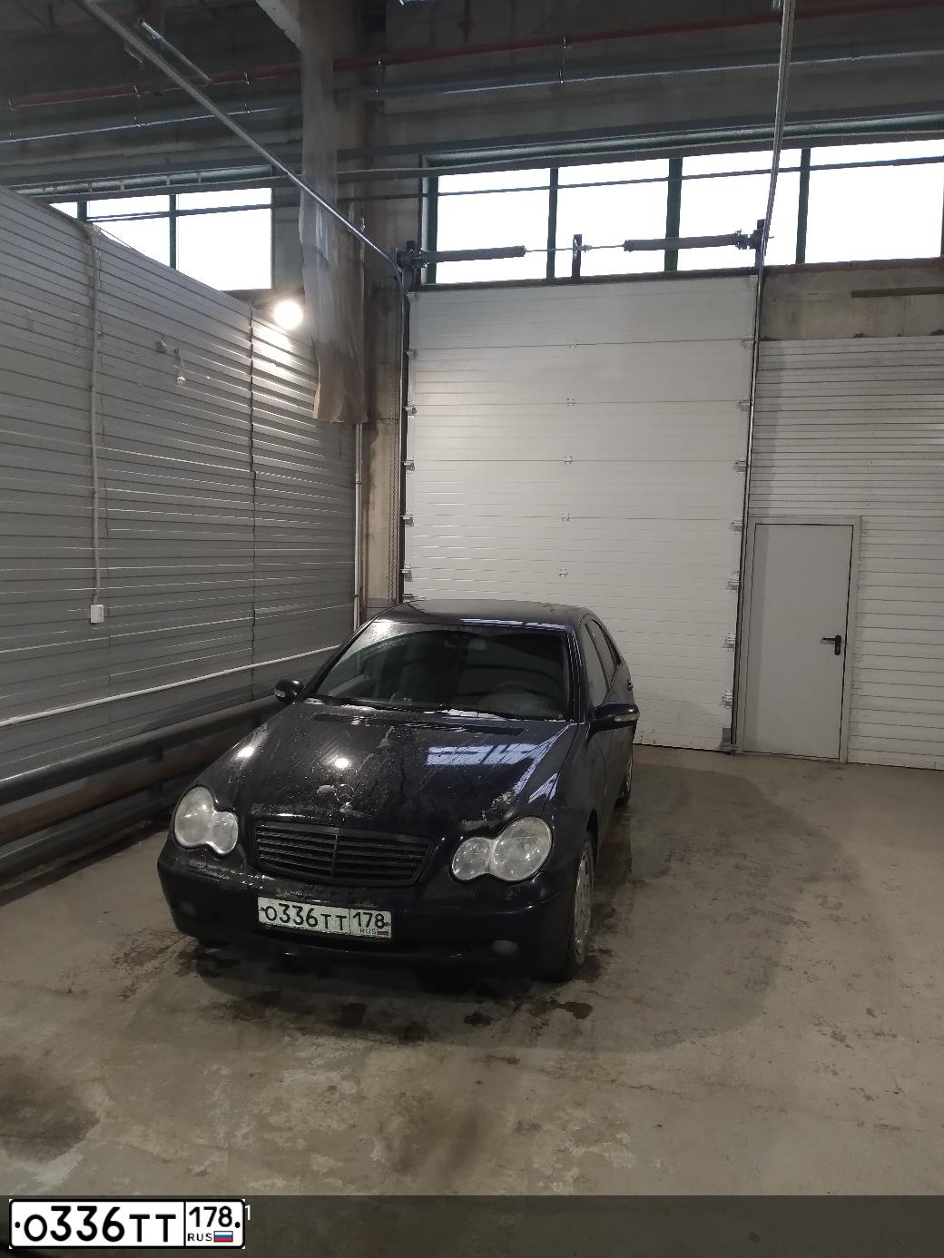 Фото автомобиля MERCEDES C-KLASSE, 2002 — госномер О336ТТ178. Цвет: синий