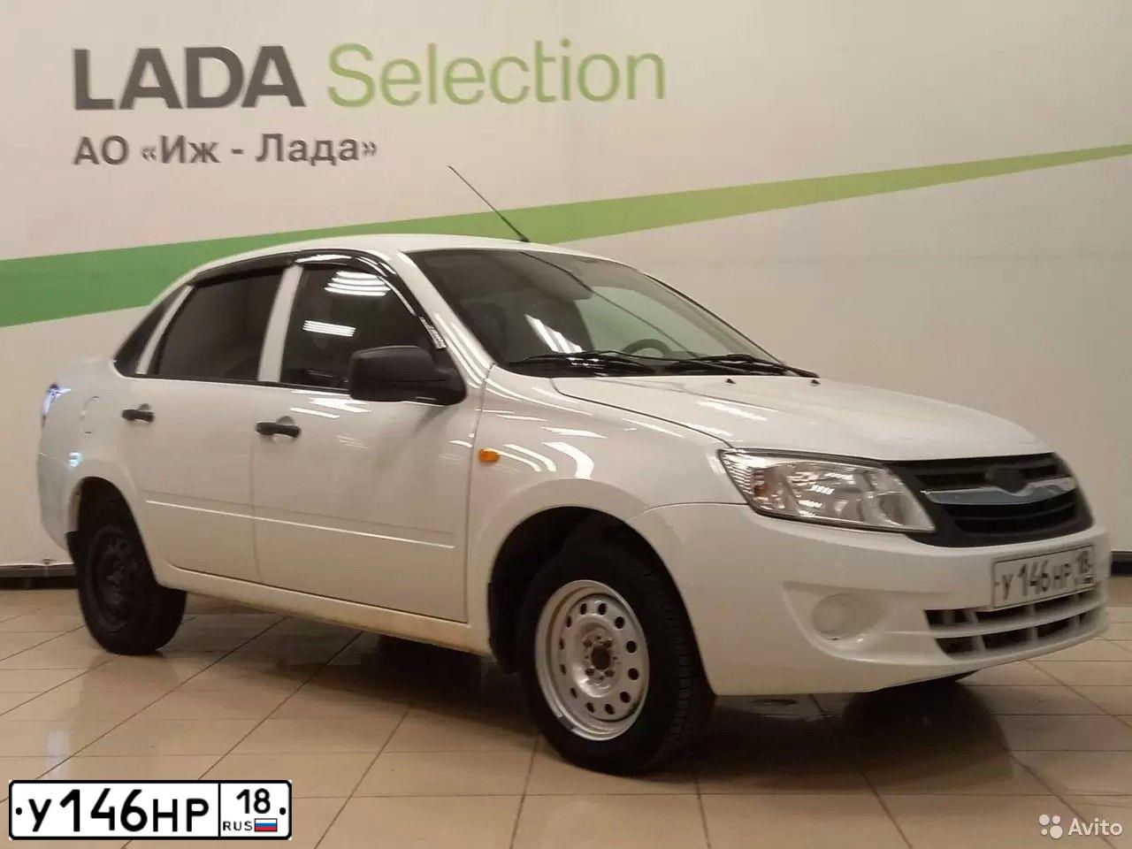 Фото автомобиля LADA 2190 GRANTA, 2013 — госномер В293РТ18. Цвет: Белый