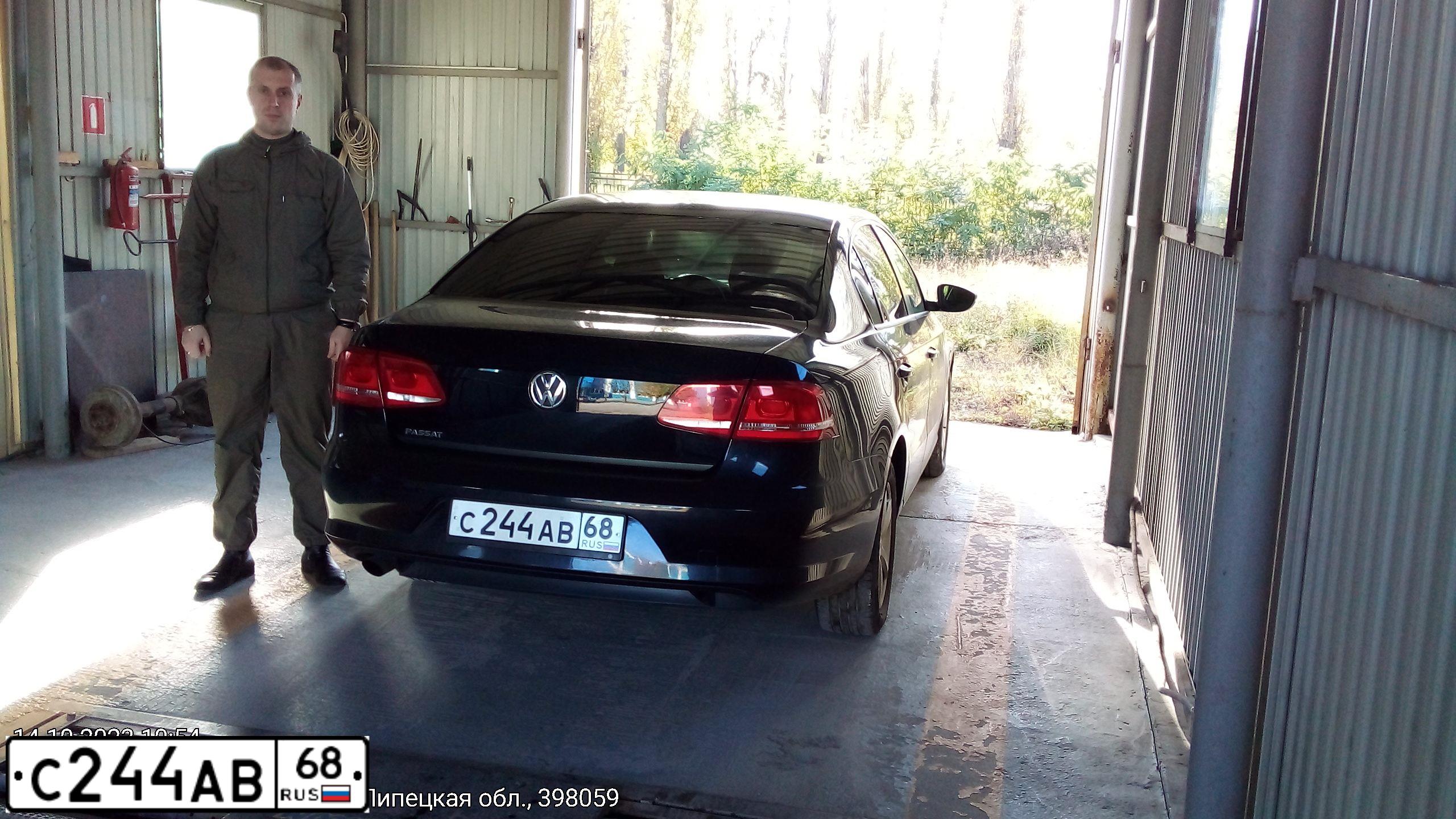 Фото автомобиля VOLKSWAGEN PASSAT, 2013 — госномер С111ТК64. Цвет: ЧЕРНЫЙ