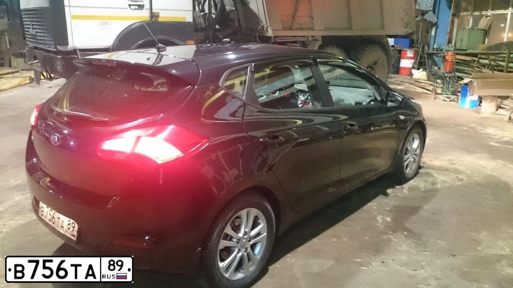 Фото автомобиля KIA CEE'D, 2015 — госномер В756ТА89. Цвет: ЧЕРНЫЙ ПЕРЛАМУТР