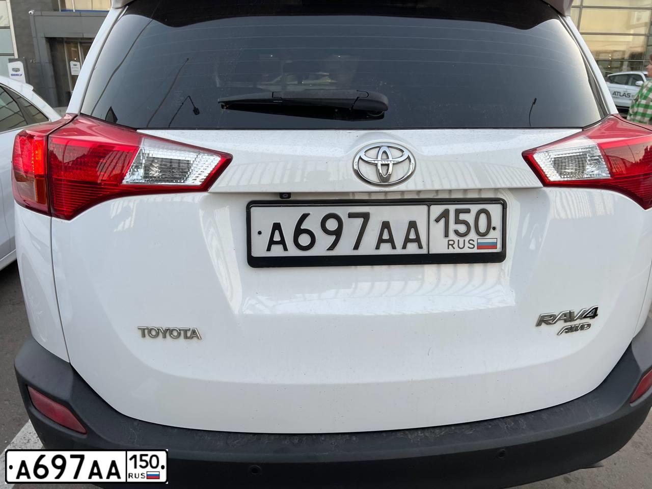 Фото автомобиля TOYOTA RAV4, 2013 — госномер А697АА150. Цвет: Белый