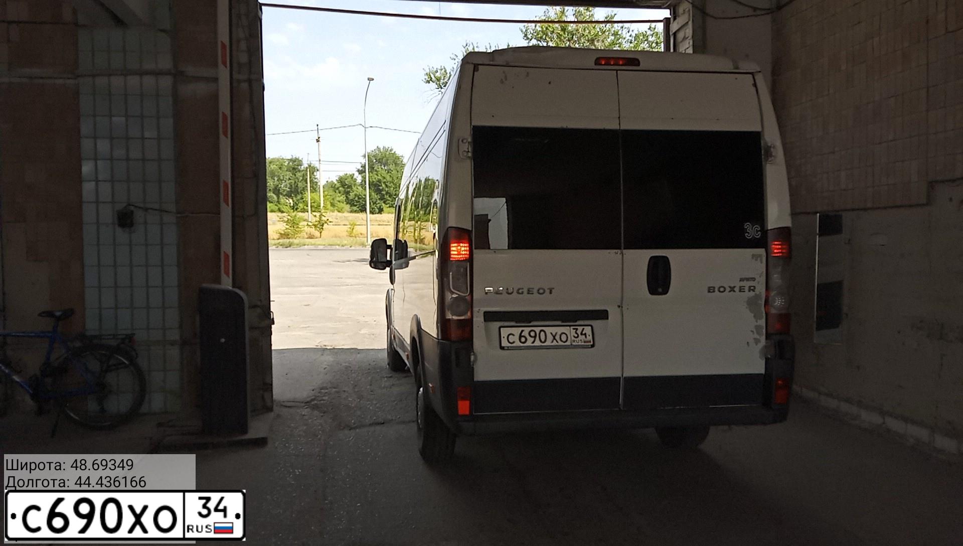 Фото автомобиля PEUGEOT BOXER, 2012 — госномер С690ХО34. Цвет: БЕЛЫЙ
