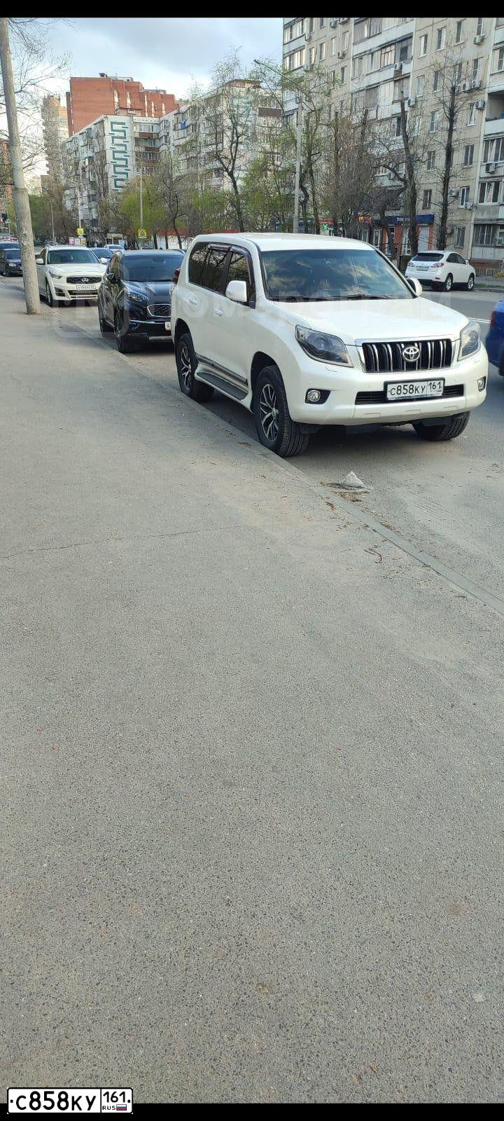 Фото автомобиля TOYOTA LANDCRUISER, 2011 — госномер С858КУ161. Цвет: БЕЛЫЙ