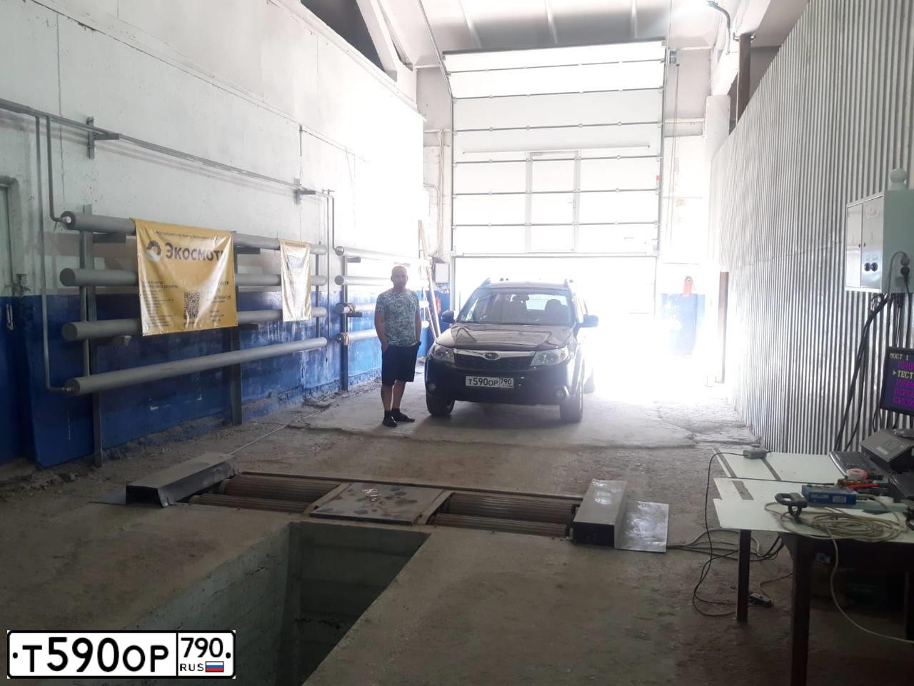 Фото автомобиля SUBARU FORESTER, 2012 — госномер У200ОВ790. Цвет: ЧЕРНЫЙ