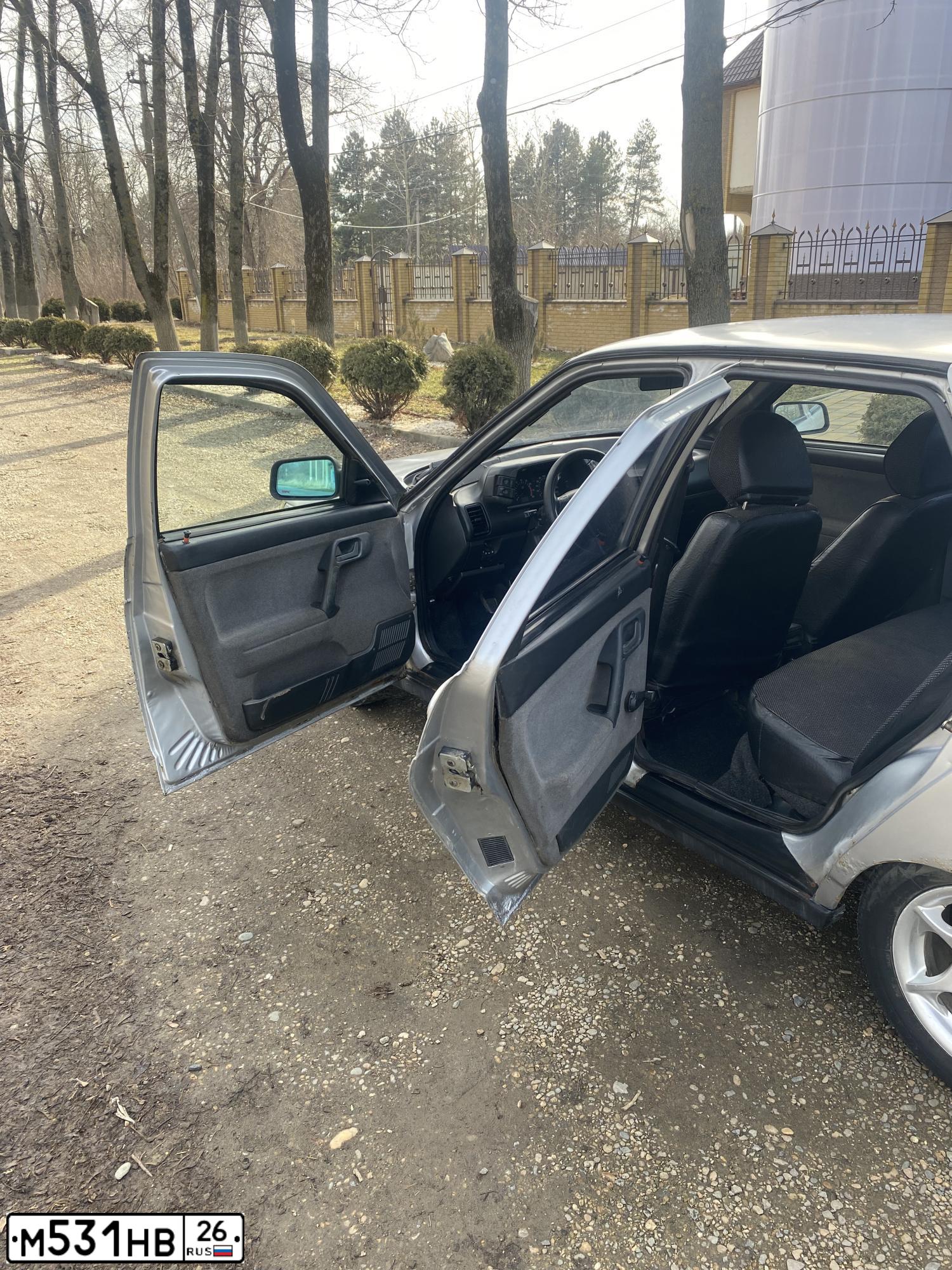 Фото автомобиля LADA 2110, 2002 — госномер М492УР193. Цвет: СВЕТЛО-СЕРЕБ МЕТАЛЛ