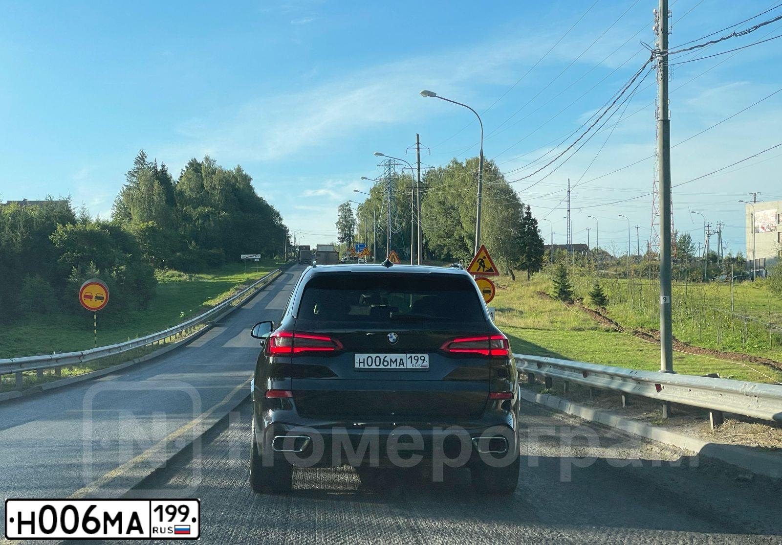 Фото автомобиля AUDI A4, 2008 — госномер Н006МА199. Цвет: Белый