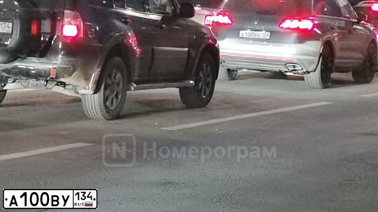 Фото автомобиля LADA 2190 GRANTA, 2013 — госномер А100ВУ134. Цвет: БЕЛЫЙ