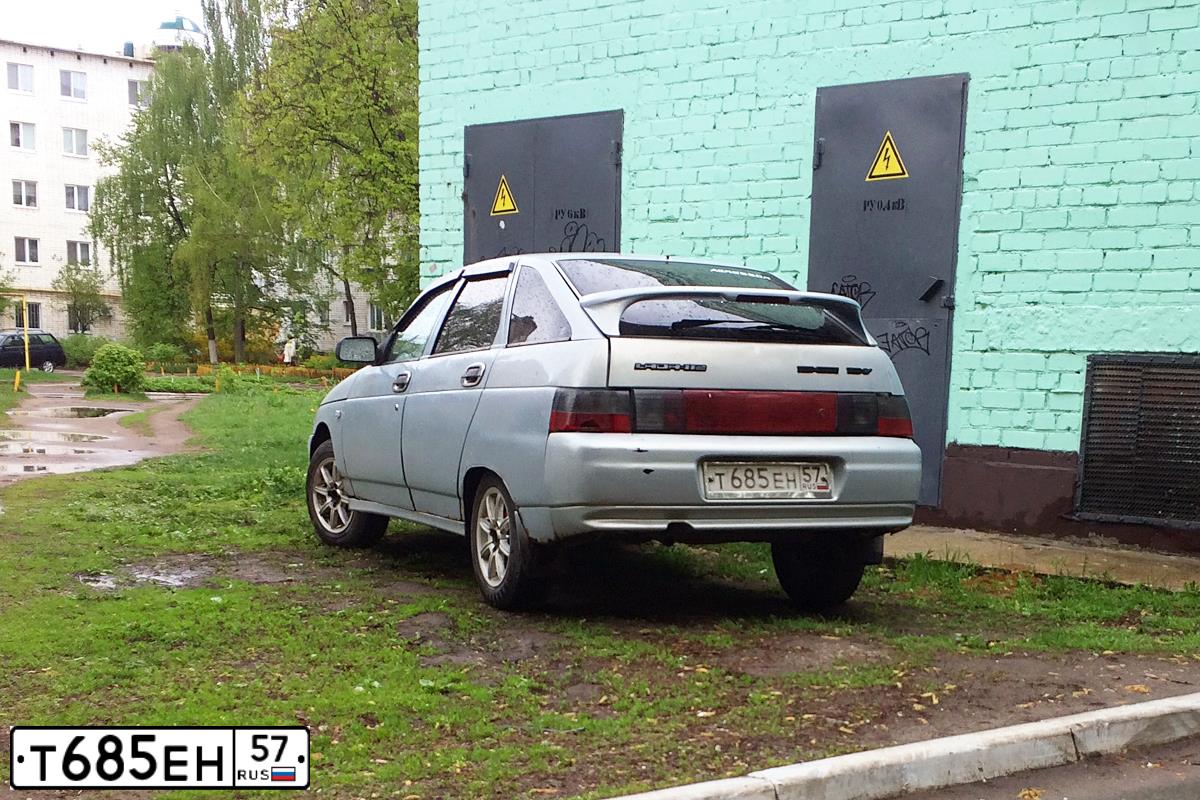 Фото автомобиля LADA 2112, 2004 — госномер Т685ЕН57. Цвет: СЕРЕБРИСТО-ЖЕЛТЫЙ