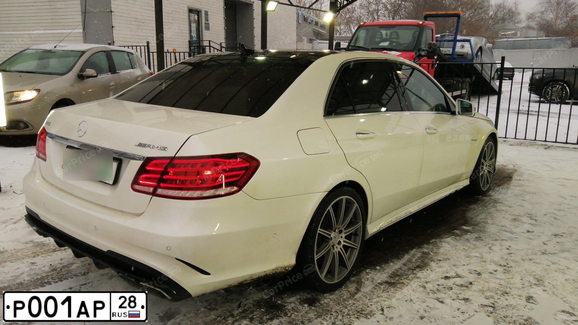Фото автомобиля МЕРСЕДЕС-БЕНЦ E63 AMG 4MATIC, 2014 — госномер В552ВТ550. Цвет: Белый