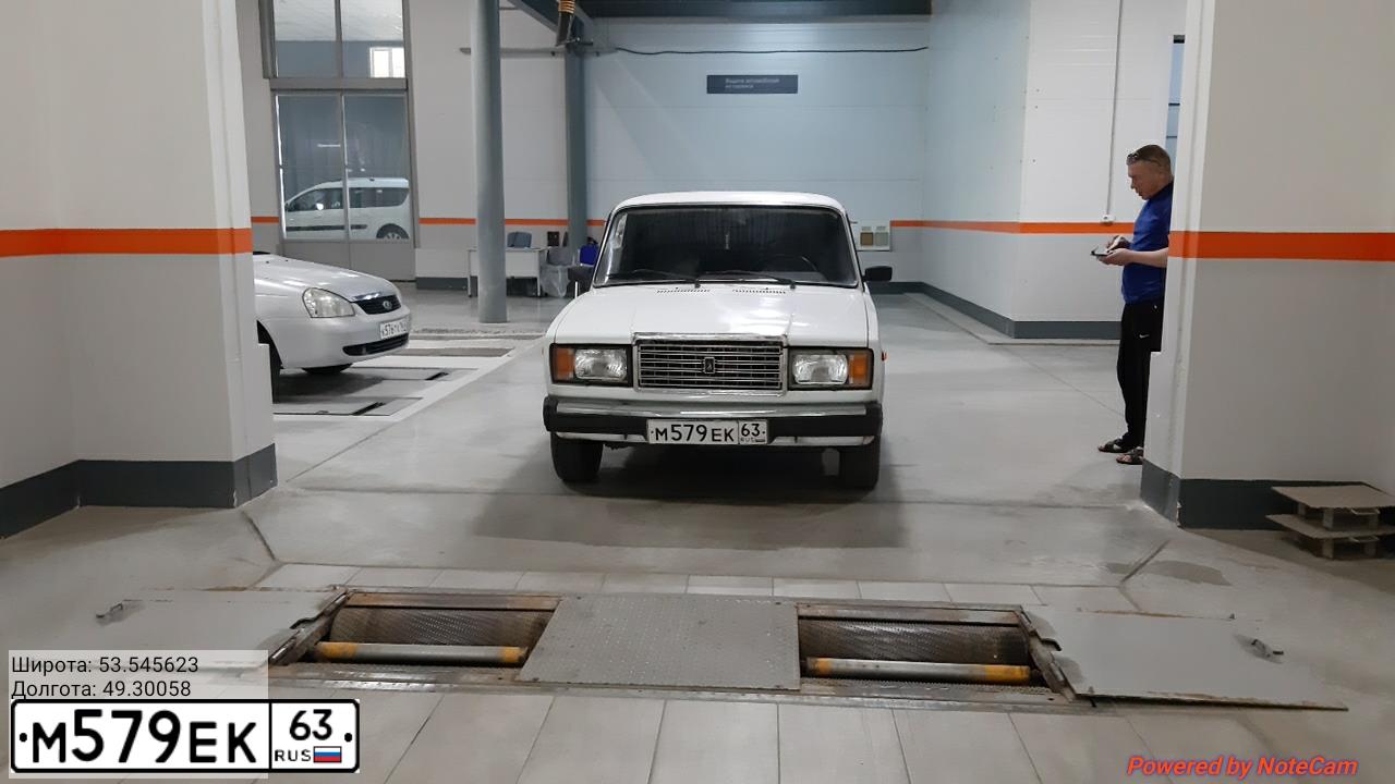 Фото автомобиля LADA 2107, 2005 — госномер М579ЕК63. Цвет: ЯРКО-БЕЛЫЙ