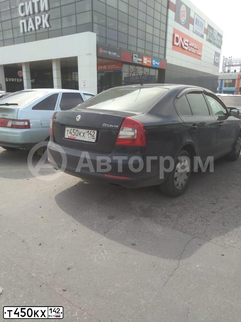 Фото автомобиля SKODA OCTAVIA, 2010 — госномер Т450КХ142. Цвет: ЧЕРНЫЙ