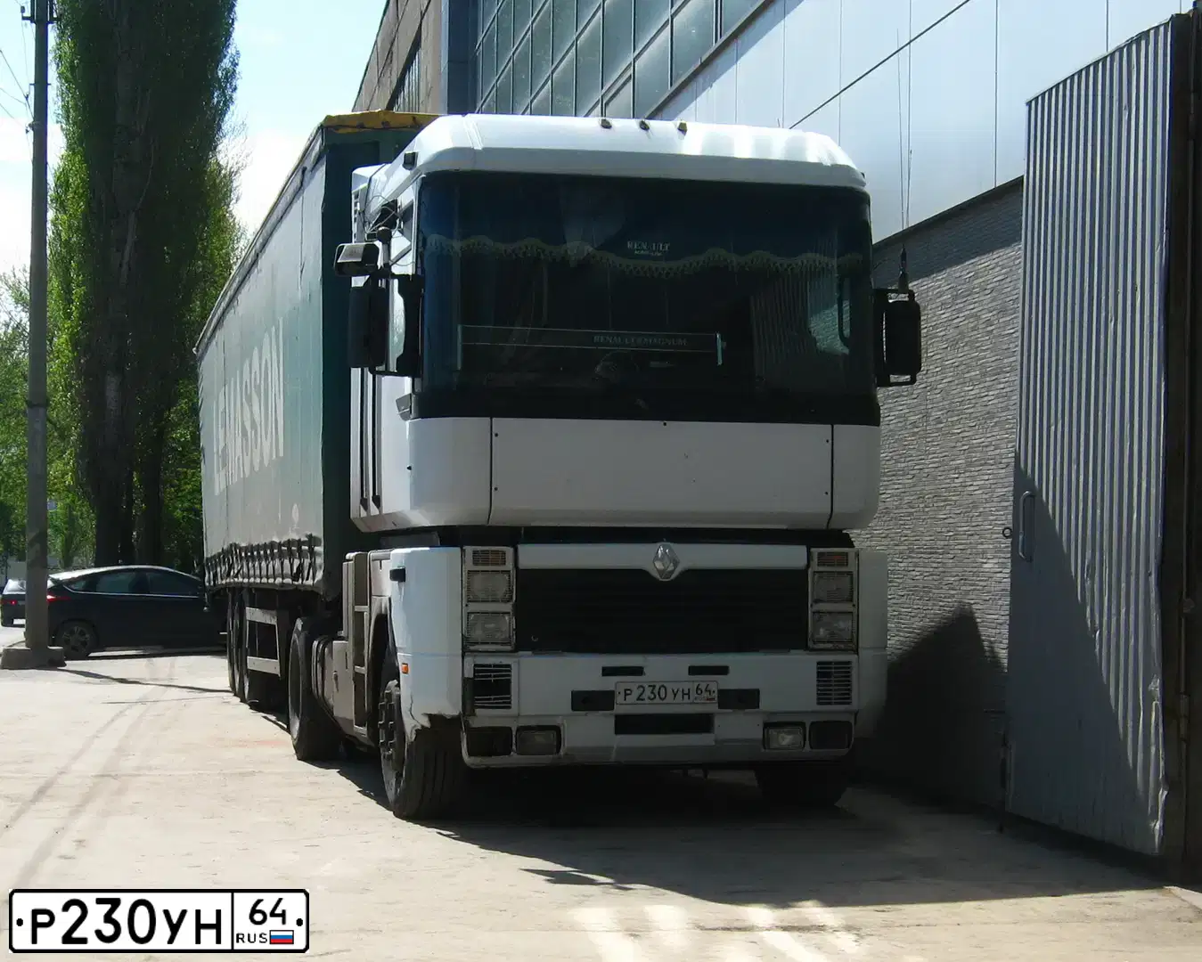 Фото автомобиля RENAULT MAGNUM, 1999 — госномер Р792РН58. Цвет: БЕЛЫЙ