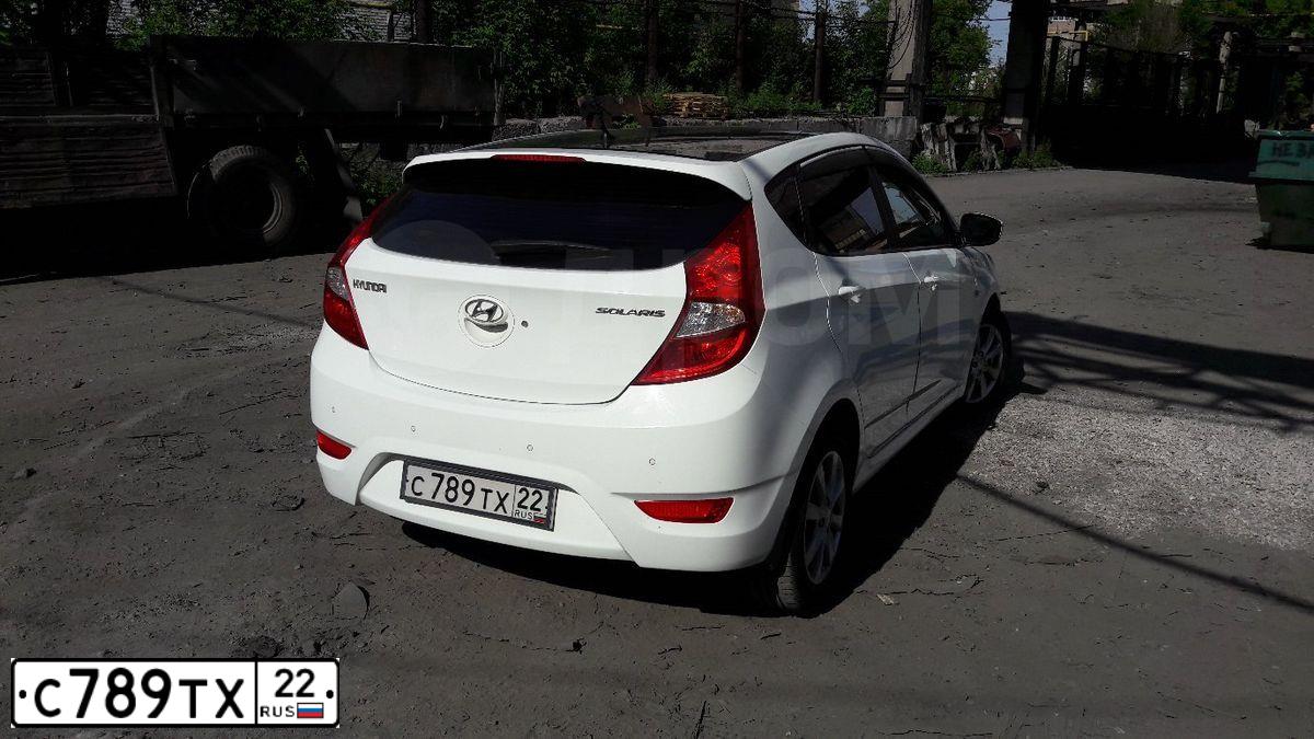 Фото автомобиля HYUNDAI SOLARIS, 2012 — госномер С789ТХ22. Цвет: Белый