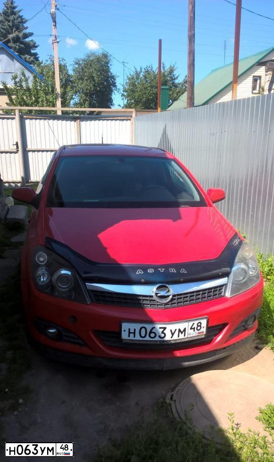Фото автомобиля OPEL ASTRA, 2006 — госномер У891НО48. Цвет: Красный