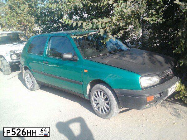 Фото автомобиля VOLKSWAGEN GOLF, 1994 — госномер В127ВР164. Цвет: ЗЕЛЕНЫЙ