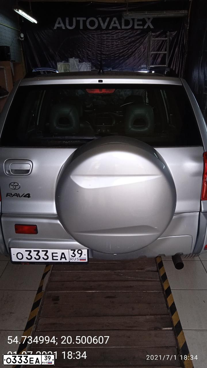 Фото автомобиля TOYOTA RAV4, 2003 — госномер О333ЕА39. Цвет: СЕРЕБРИСТЫЙ