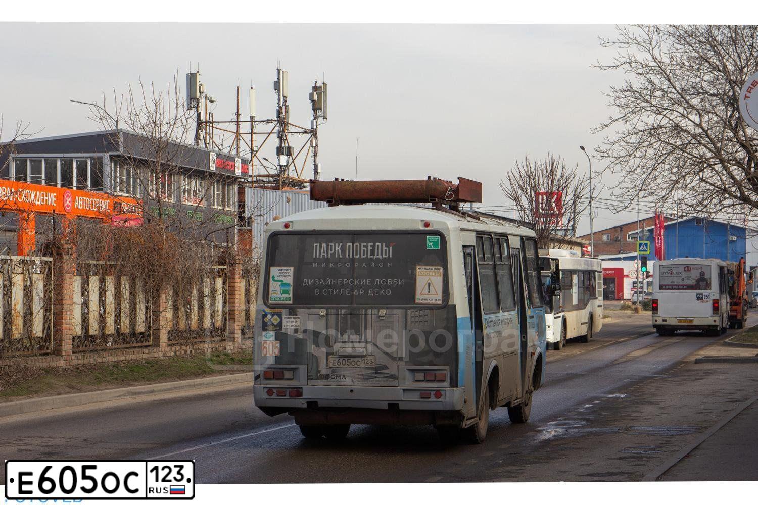 Фото автомобиля PAZ 3205, 2013 — госномер Е605ОС123. Цвет: Белый