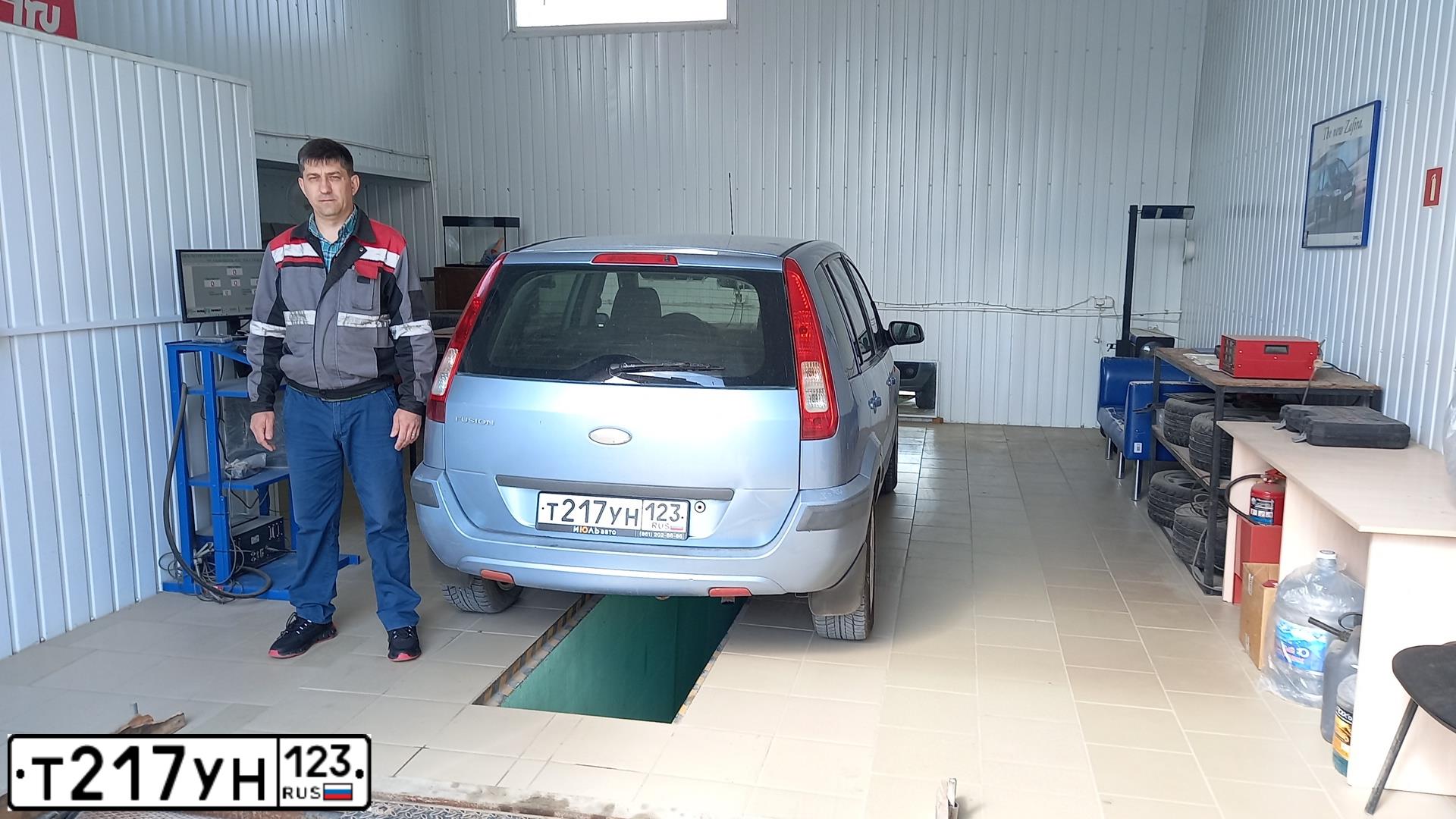 Фото автомобиля LADA 2110, 2005 — госномер В770ХМ193. Цвет: СВЕТЛО СЕРЕБ МЕТ